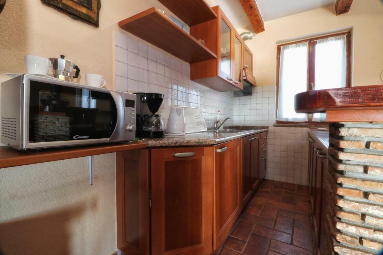 ロヴィニ Casa Vesnaヴィラ エクステリア 写真